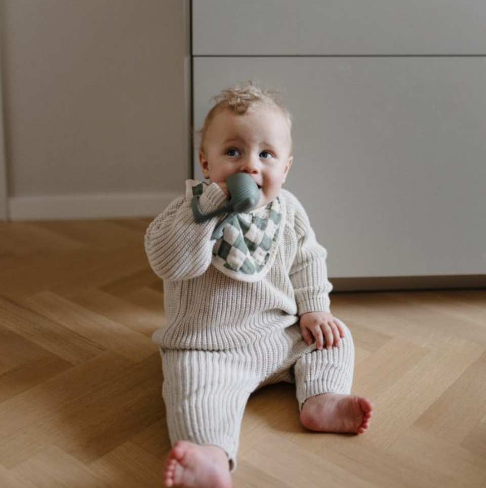 Teething ring with handle