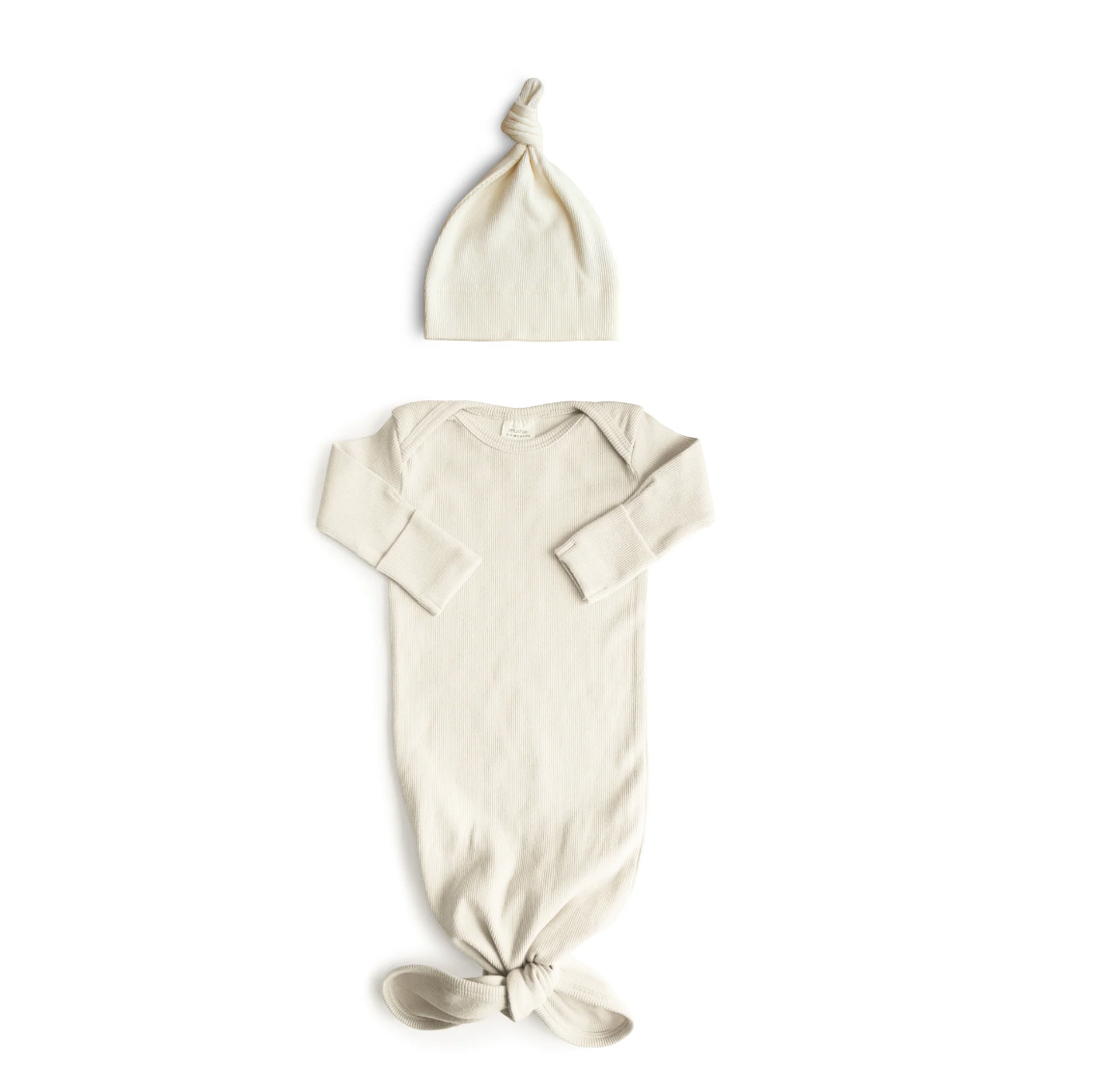 Conjunto de nudo con gorro Mushie