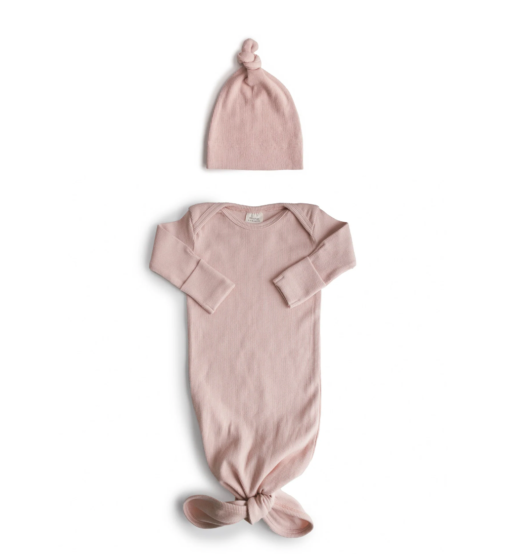 Conjunto de nudo con gorro Mushie