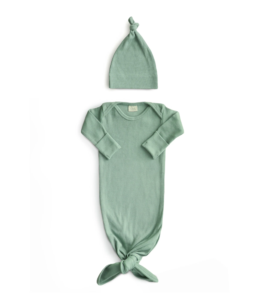 Conjunto de nudo con gorro Mushie