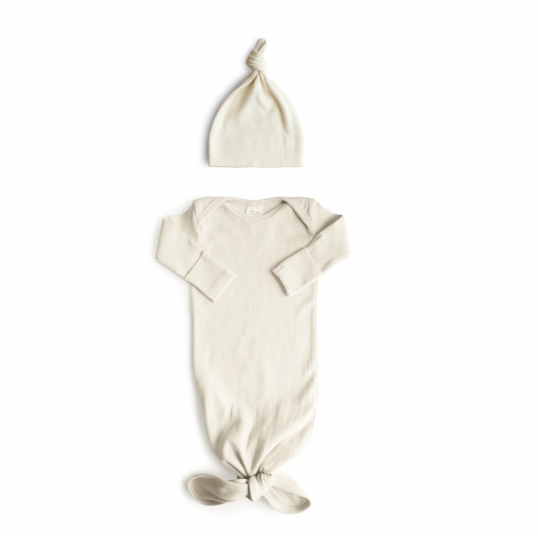 Conjunto de nudo con gorro Mushie
